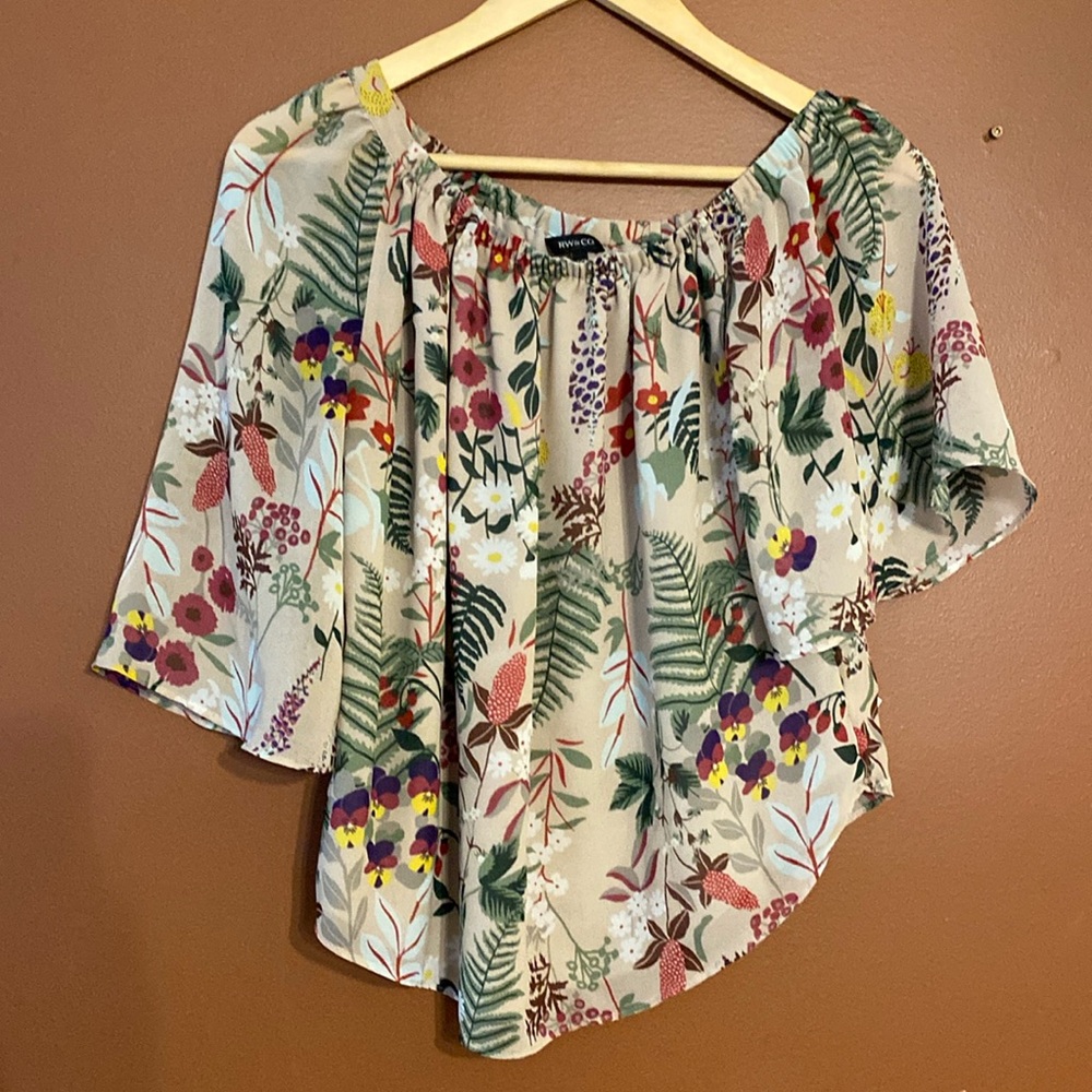 RW & Co. ladies fully lined blouse in size extra small.